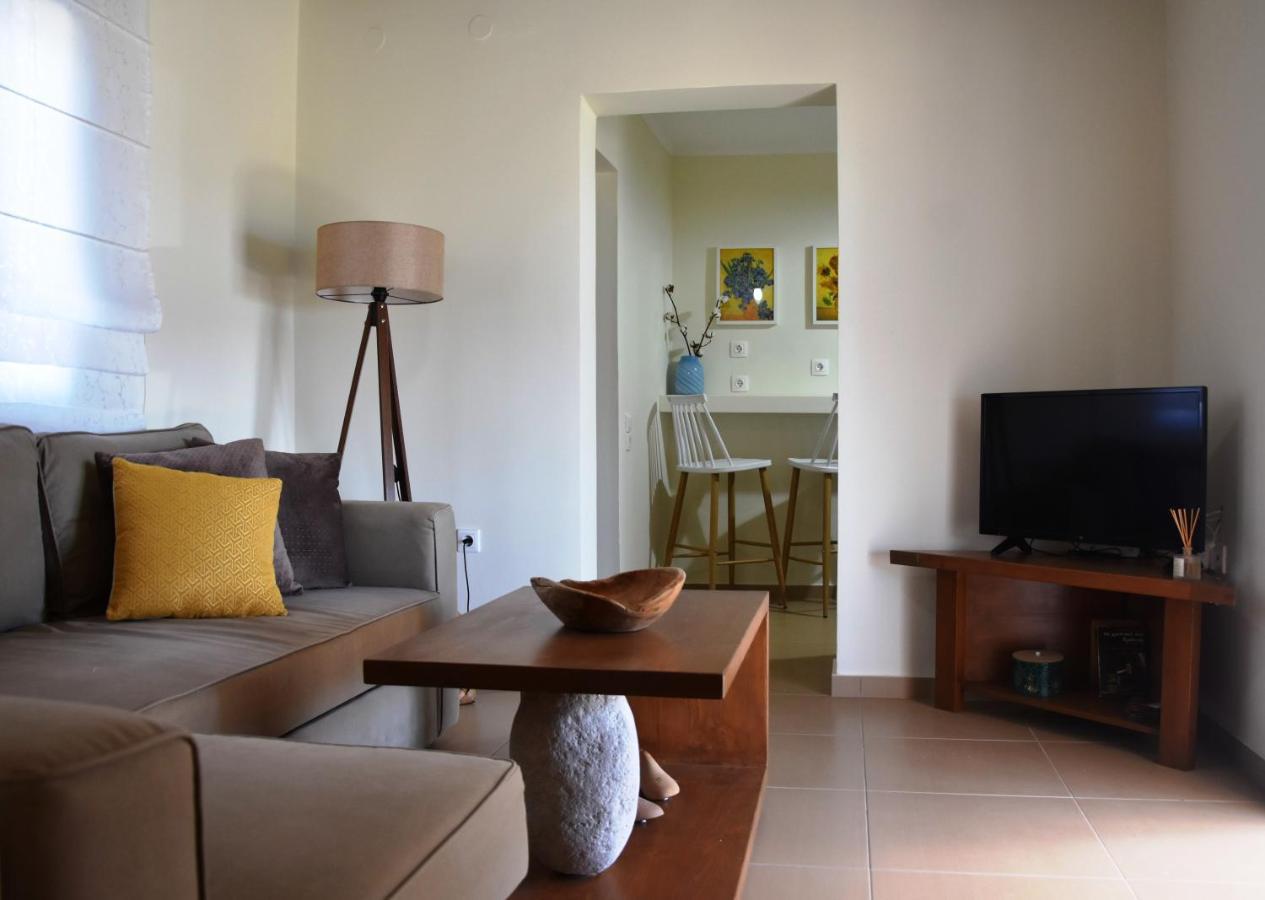 Nelleas Home Adamantas  Екстериор снимка