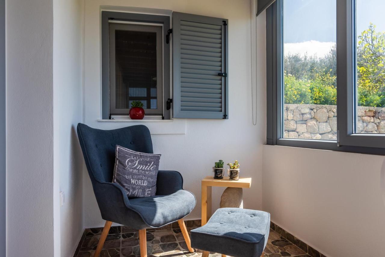 Nelleas Home Adamantas  Екстериор снимка